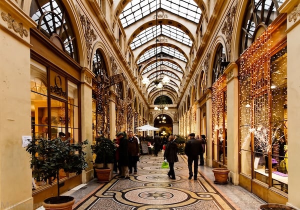 Christmas Windows of the Covered Passages Tour
